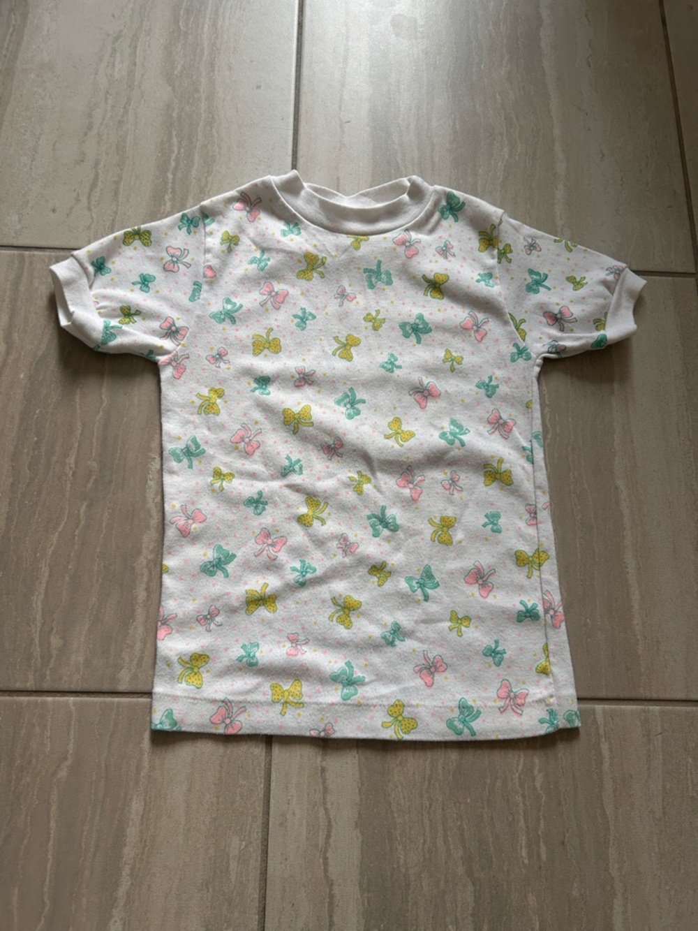6X vintage Short Sleeve Bow Print Top - White with Pink, Green & Yellow - Picture 2 of 3